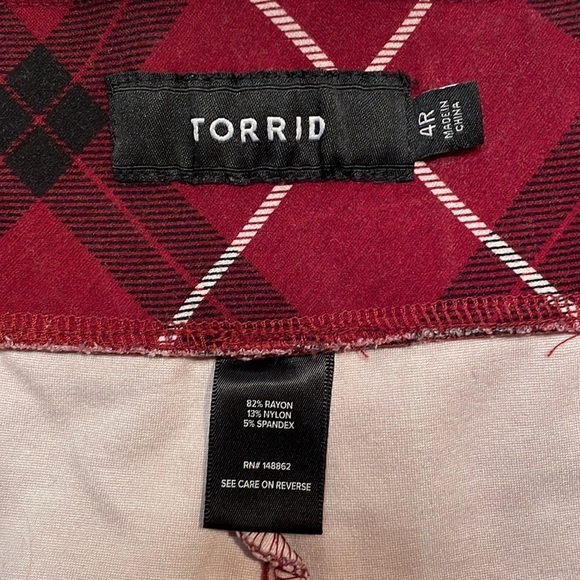 TORRID Crop Ponte Stretch‎ Pixie Pant Red Plaid Size 4 - Picture 3 of 5